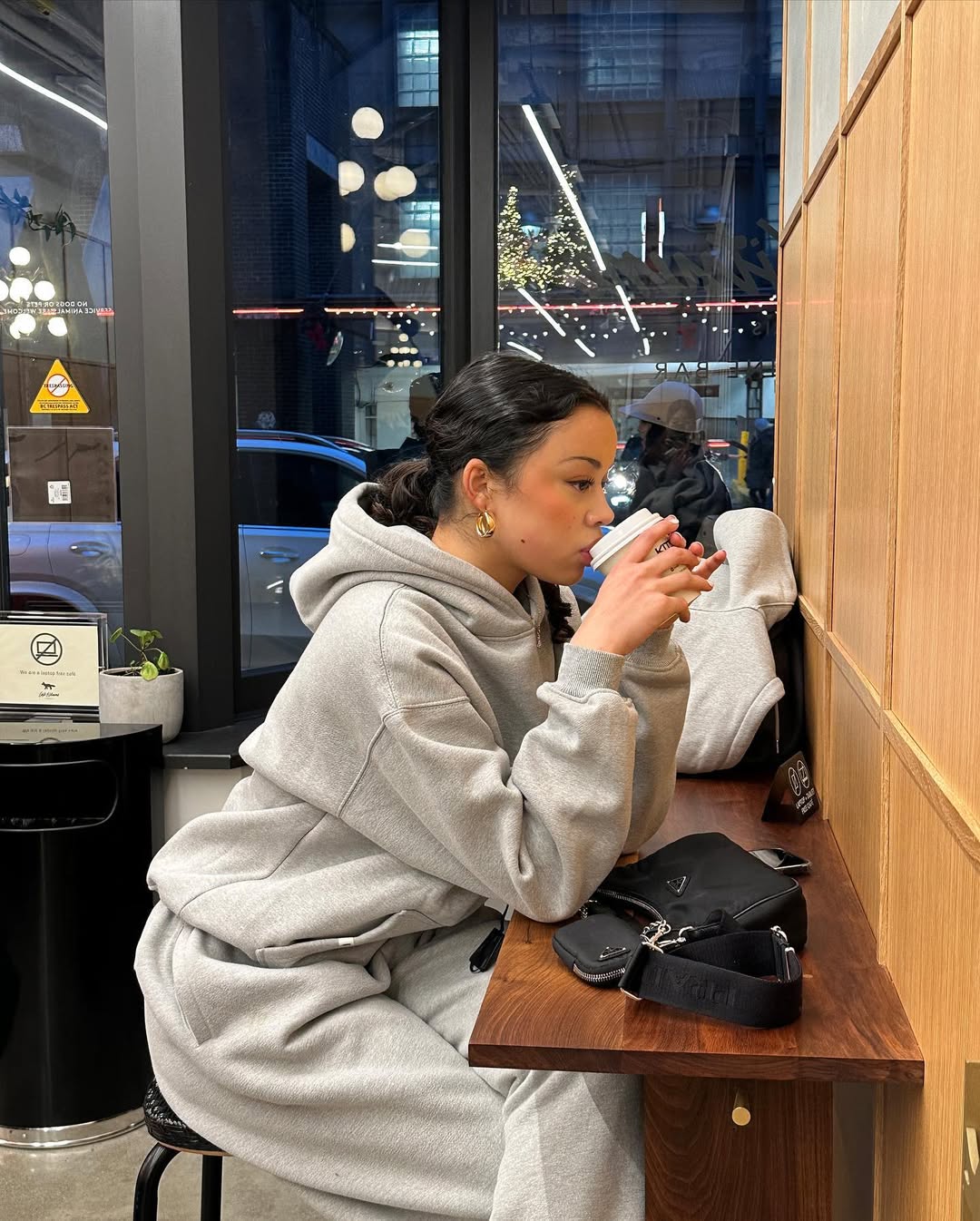 Le pantalon de survêtement polaire essentiel